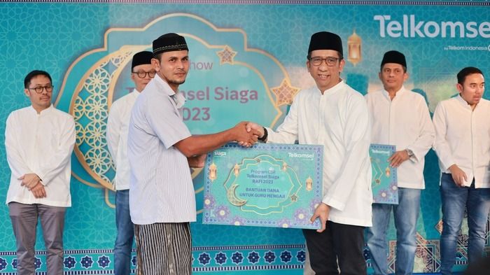 Telkomsel Siaga Berbagi untuk Duafa dan Guru Ngaji