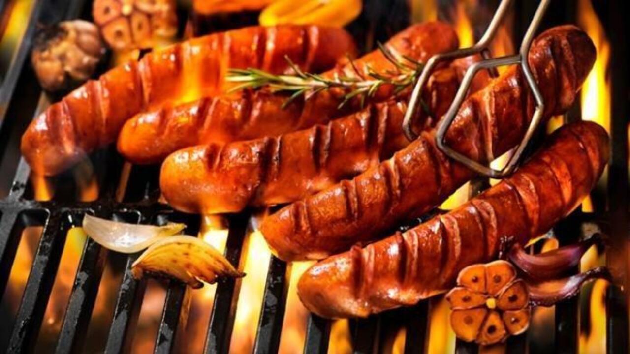 Sosis Bakar, Jajanan Favorit yang Semakin Digemari Masyarakat