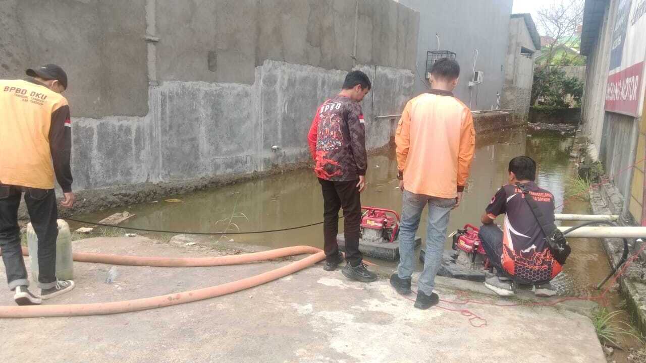 BPBD OKU Sedot Banjir di Kawasan Kota Baturaja