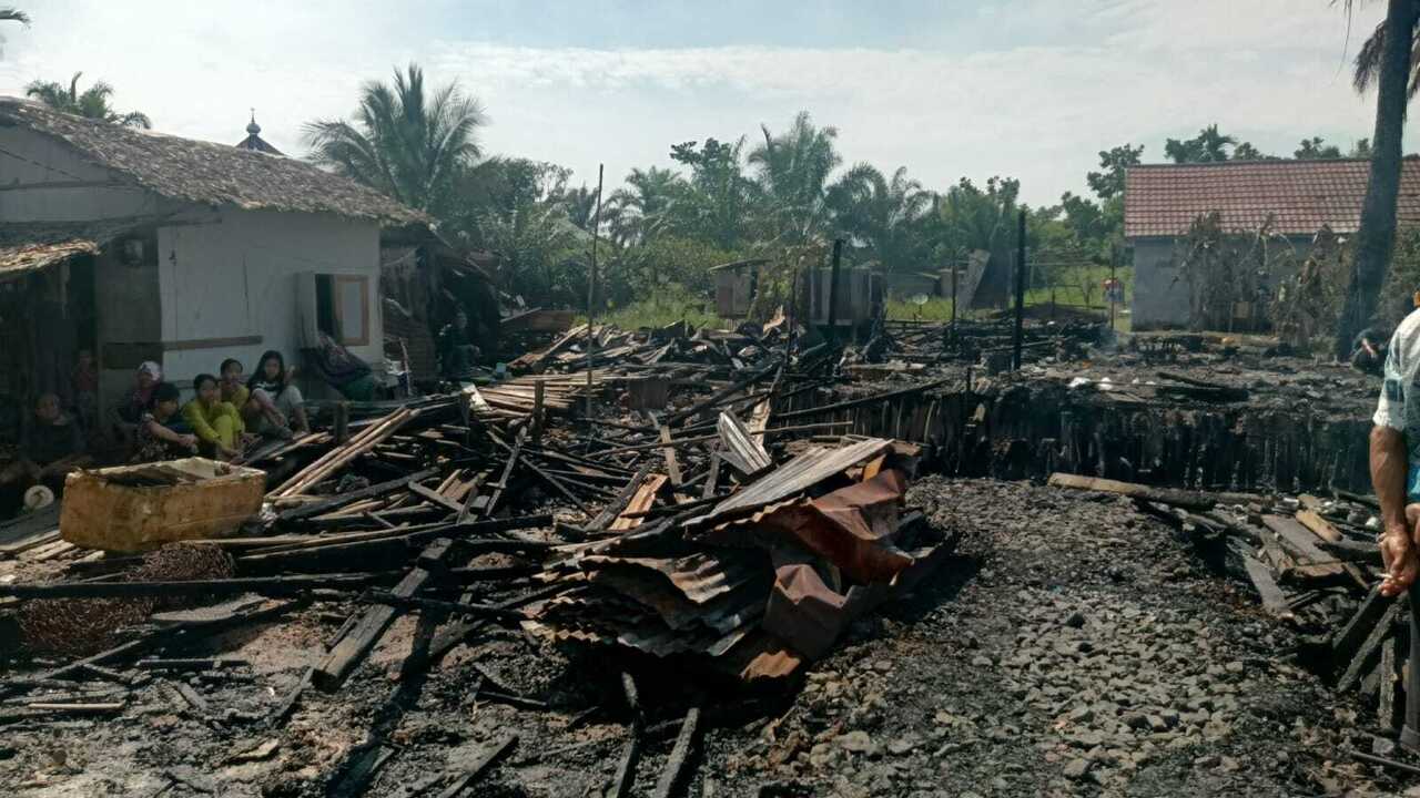 Kebakaran Hanguskan Delapan Rumah di Sungai Lilin