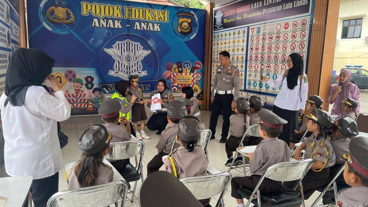 Sosialisasi Keselamatan Berlalu Lintas, Satlantas Polres Prabumulih Edukasi 85 Anak TK Pertiwi