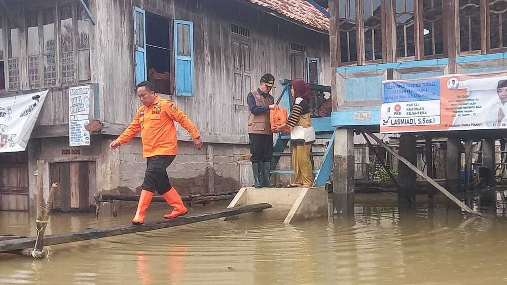 10 Kecamatan Terdampak Banjir, Pj Gubernur Sumsel Tinjau Banjir di Danau Rata