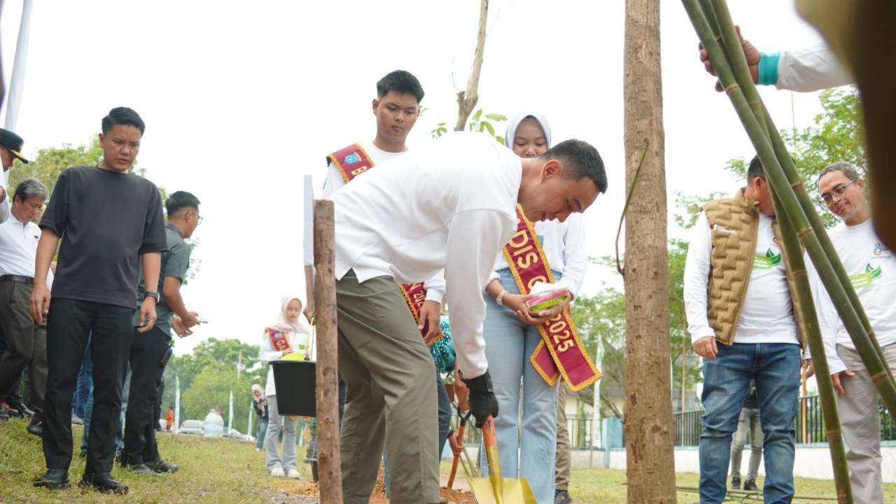 Penanaman 300 Pohon Tabebuya Warnai Peringatan HUT ke-80 Kabupaten OKI