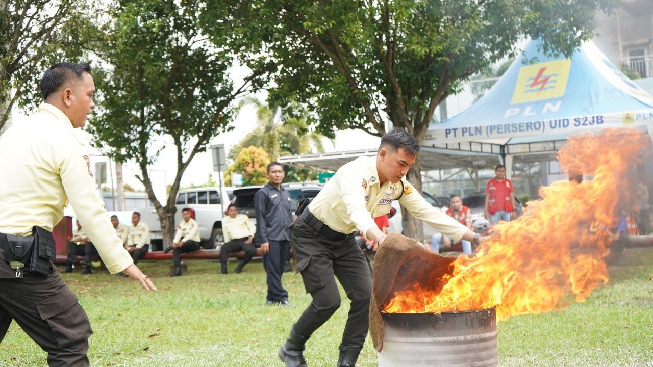 Peringati Bulan K3 Nasional 2026, PLN UP2D S2JB Laksanakan Simulasi Tanggap Darurat Kebakaran