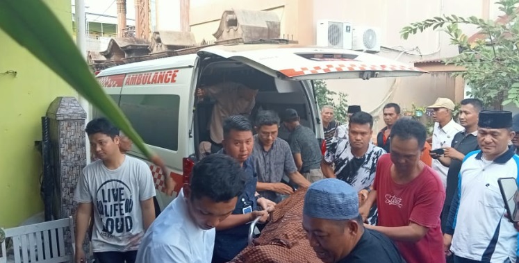 Astagfirullah, Seorang Nenek Masih Memakai Mukena Ditemukan Tewas Bersimbah Darah 