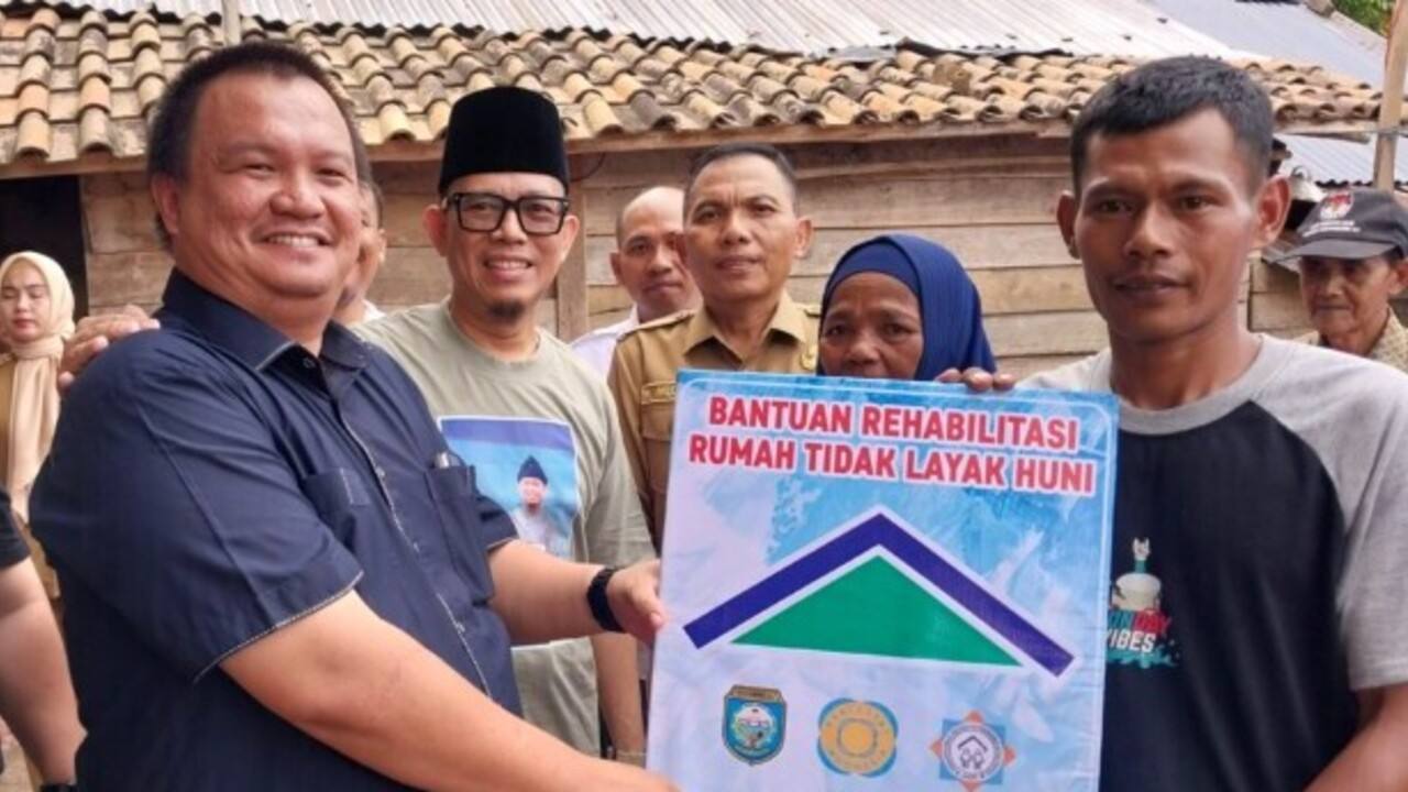 Dinas PU Perkim OKU Lakukan Bedah Rumah Tak Layak Huni