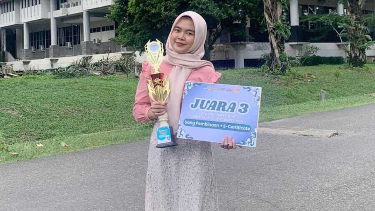 FUTURE: Fokus pada Upaya Teknologi untuk Pendidikan yang Revolusioner — Okta Dwi Lestari, Mahasiswi UNSRI, Men