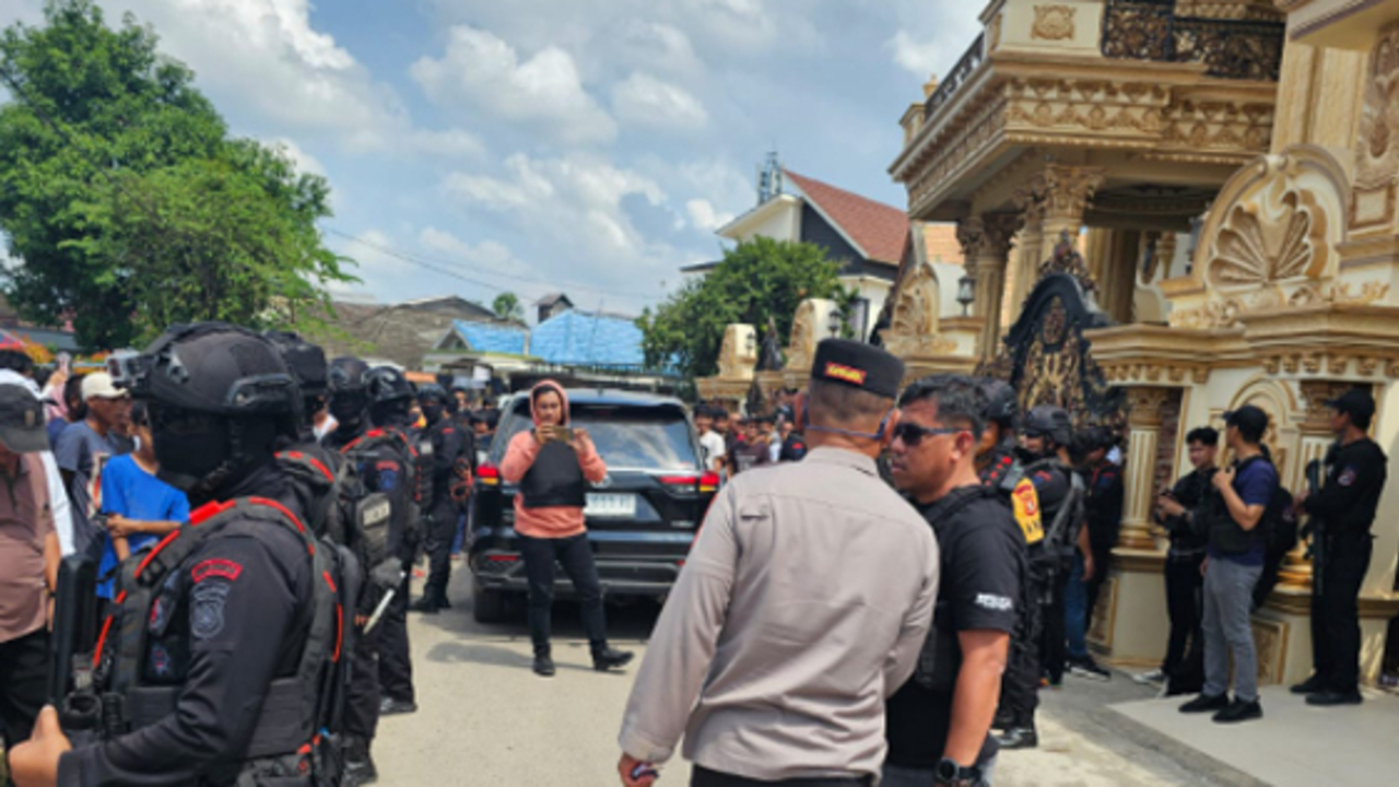 Gabungan : BNN Pusat dan Sumsel Geledah Rumah Mewah Warga Tulung Selapan OKI