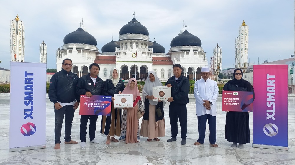 XLSMART Tingkatkan Layanan, Literasi Digital dan Salurkan Al-Quran untuk Masyarakat