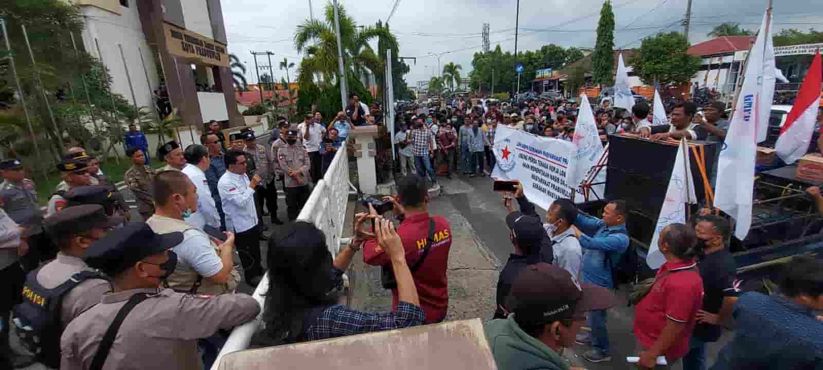 DPRD Prabumilih Digoyang Aksi Unjuk Rasa, Ini Tuntutan Massa...