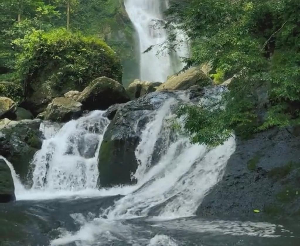 Hanya Berjarak 80 Kilometer dari Pusat Kota Padang,  Kamu Bisa Nikmati Keindahan Air Terjun Lubuk Hitam