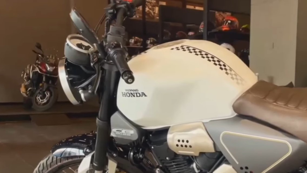 Honda CB 190 SS Meluncur, Yamaha XSR 155 Ketar Ketir : Duel Ganteng Motor Retro dengan Performa Modern !