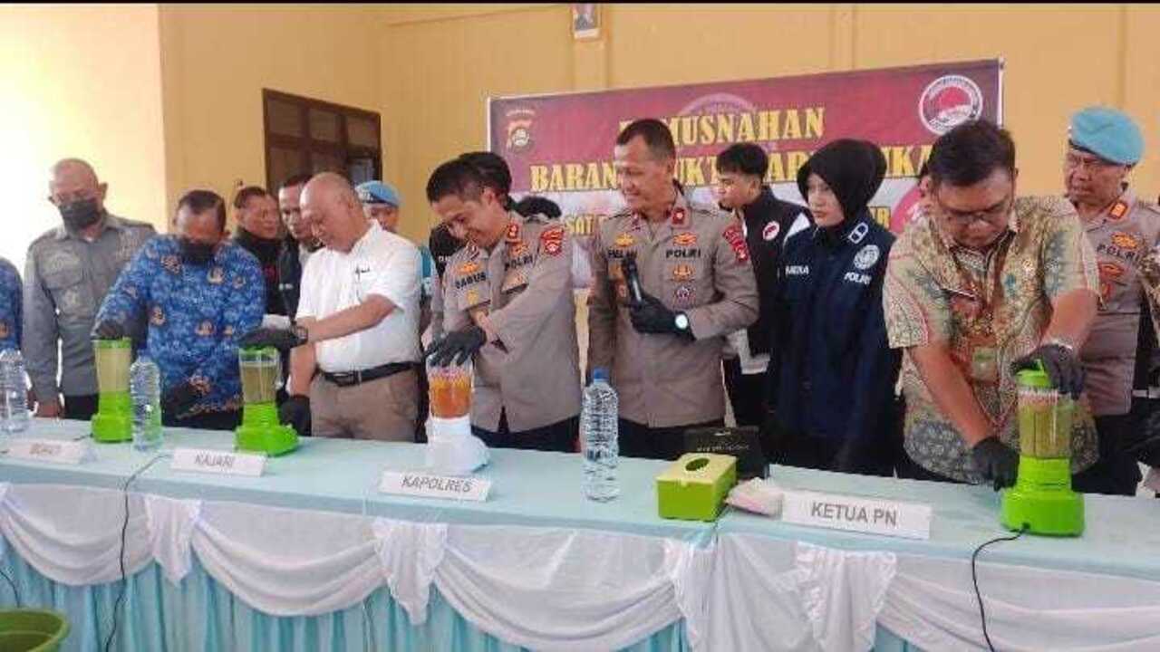 Polres Ogan Ilir Musnahkan Narkotika Berbagai Jenis Dengan Cara di Jus