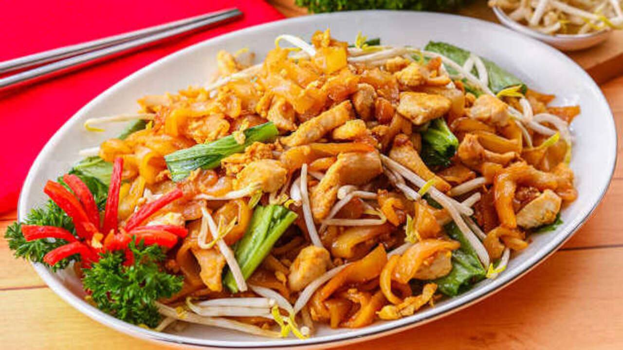 Kwetiau Goreng : Makanan Legendaris yang Tetap Memikat Selera