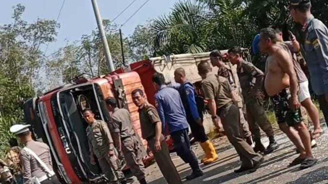 Tragis! Mobil Damkar Terbalik di Musi Rawas, 1 Petugas Gugur Saat Bertugas 1 Lagi Kritis