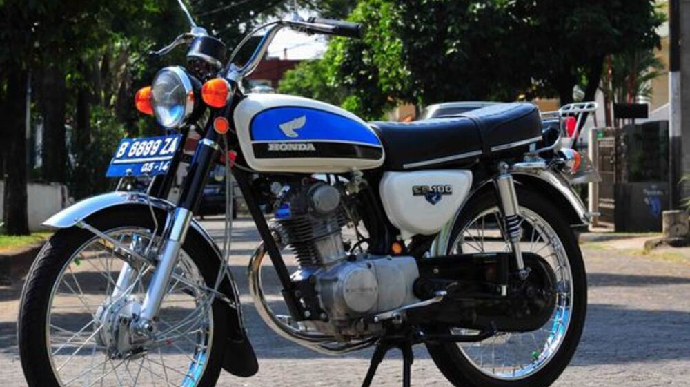 Honda CB100: Ikon Sepeda Motor Klasik yang Tak Lekang oleh Waktu