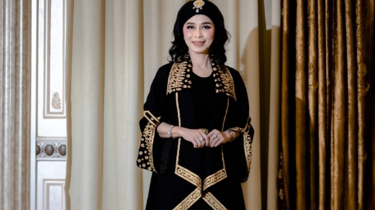 Ladys Tenun Klasik x Dekranasda OKU Selatan Tampilkan Pesona Kain Adat Kawai Kanduk dalam Fashion Show