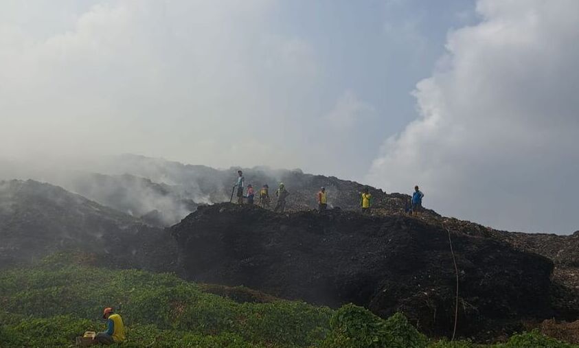 TPA Sukawinatan Terbakar, DLHK Kota Palembang: Diduga Akibat Cuaca Ekstrem