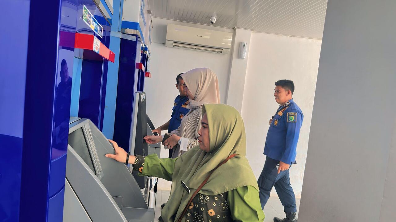 Sumringah ! THR Rp72 Miliar untuk ASN, Sudah Masuk ke Rekening PNS dan PPPK