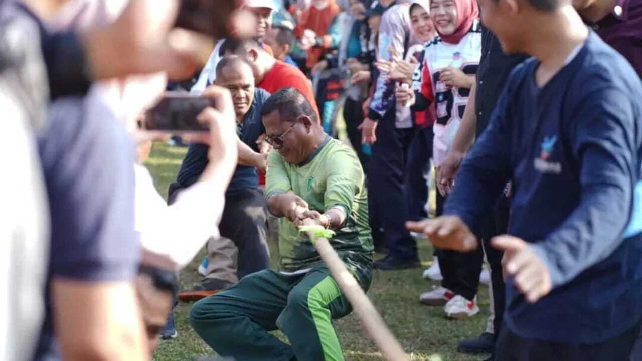ASN dan Pejabat Pemkot Prabumulih Antusias Ikuti Lomba Tradisional HUT RI ke-80
