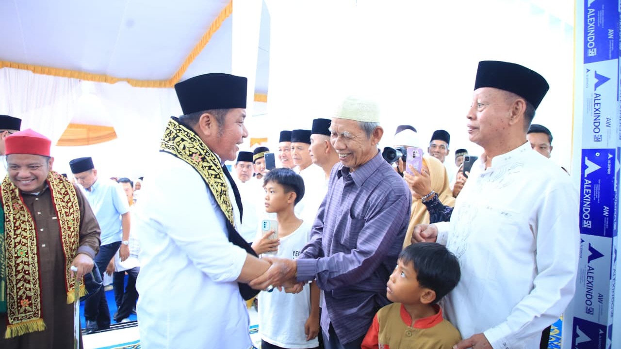 Herman Deru Resmikan Masjid Al Azhar Cidawang, Bukti Penguatan Syiar Islam di OKU Timur.