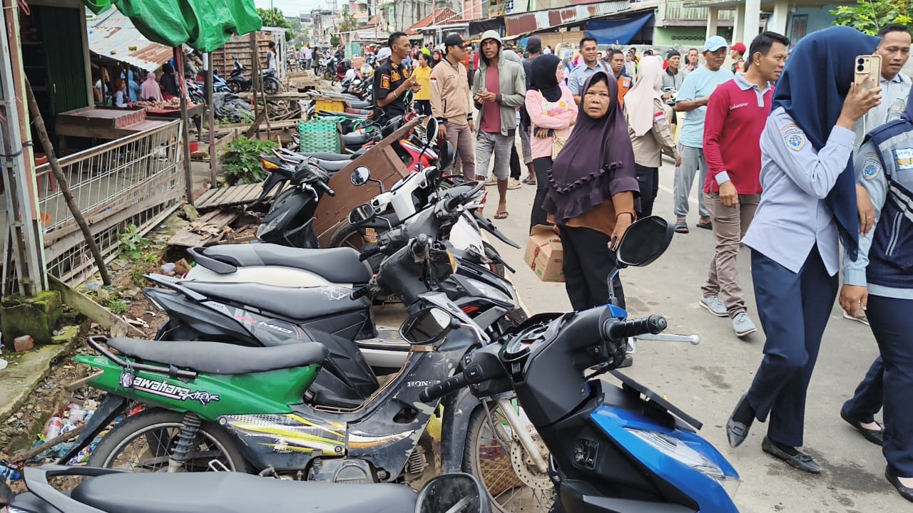Parkir Liar di Jalan M Yamin Dikeluhkan Warga, Pemkot Prabumulih Turunkan Tim Gabungan Satpol PP dan Dishub