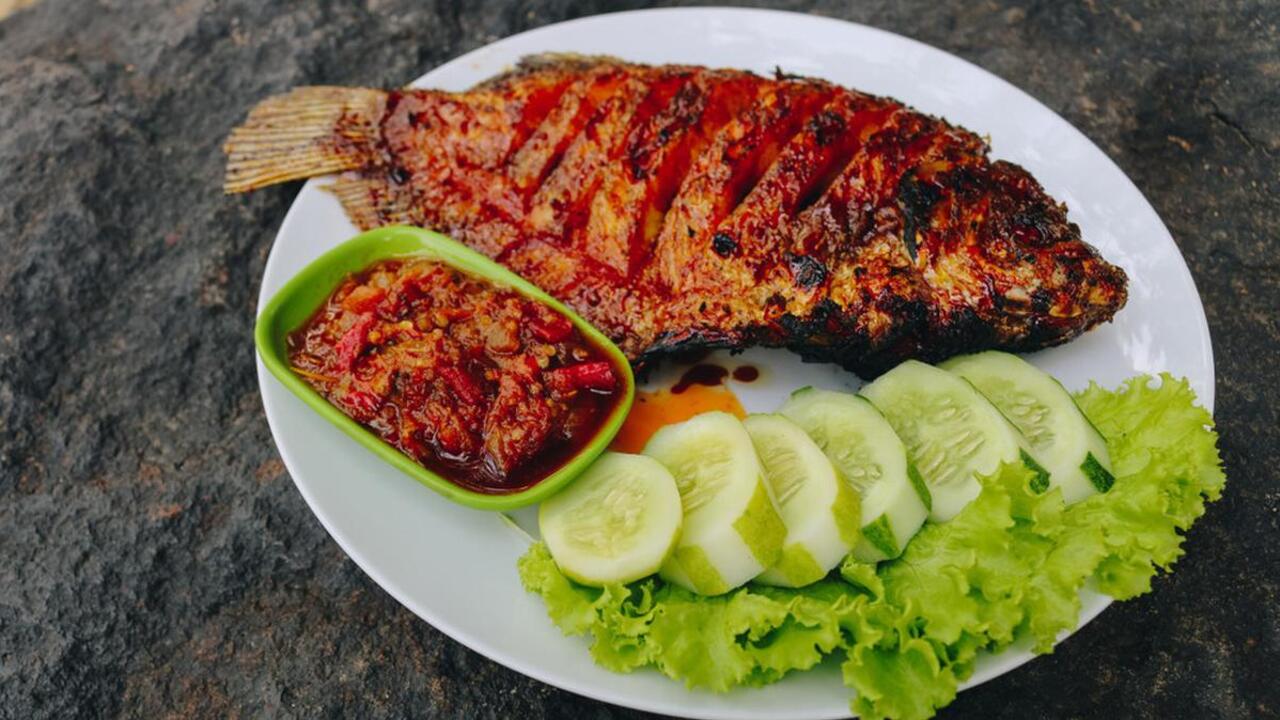 Ikan Bakar Bumbu Rica, Sensasi Pedas Gurih dari Timur Indonesia yang Makin Digemari