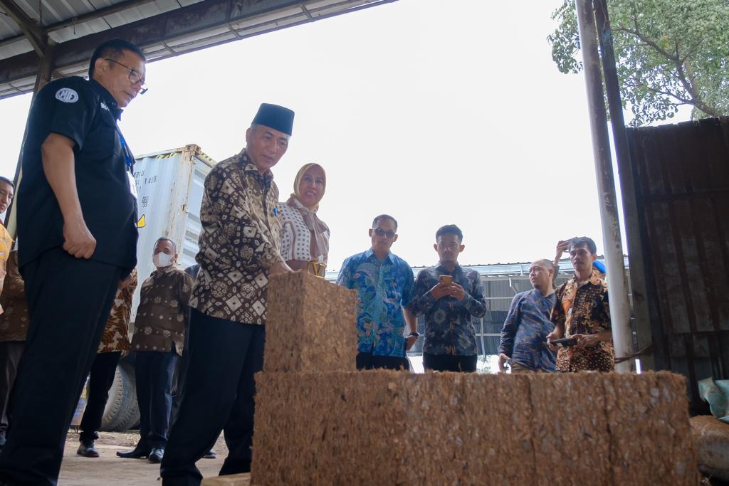 Bakal Garap Pengolahan Kelapa Bulat Jadi Jok Mobil Hingga Springbed