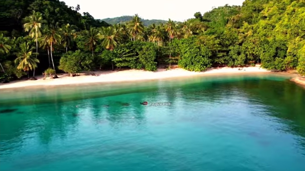 Keindahan Alam Tersembunyi di Lampung: Ternyata Pantai Teluk Berhantu Tidak Seseram Namanya!