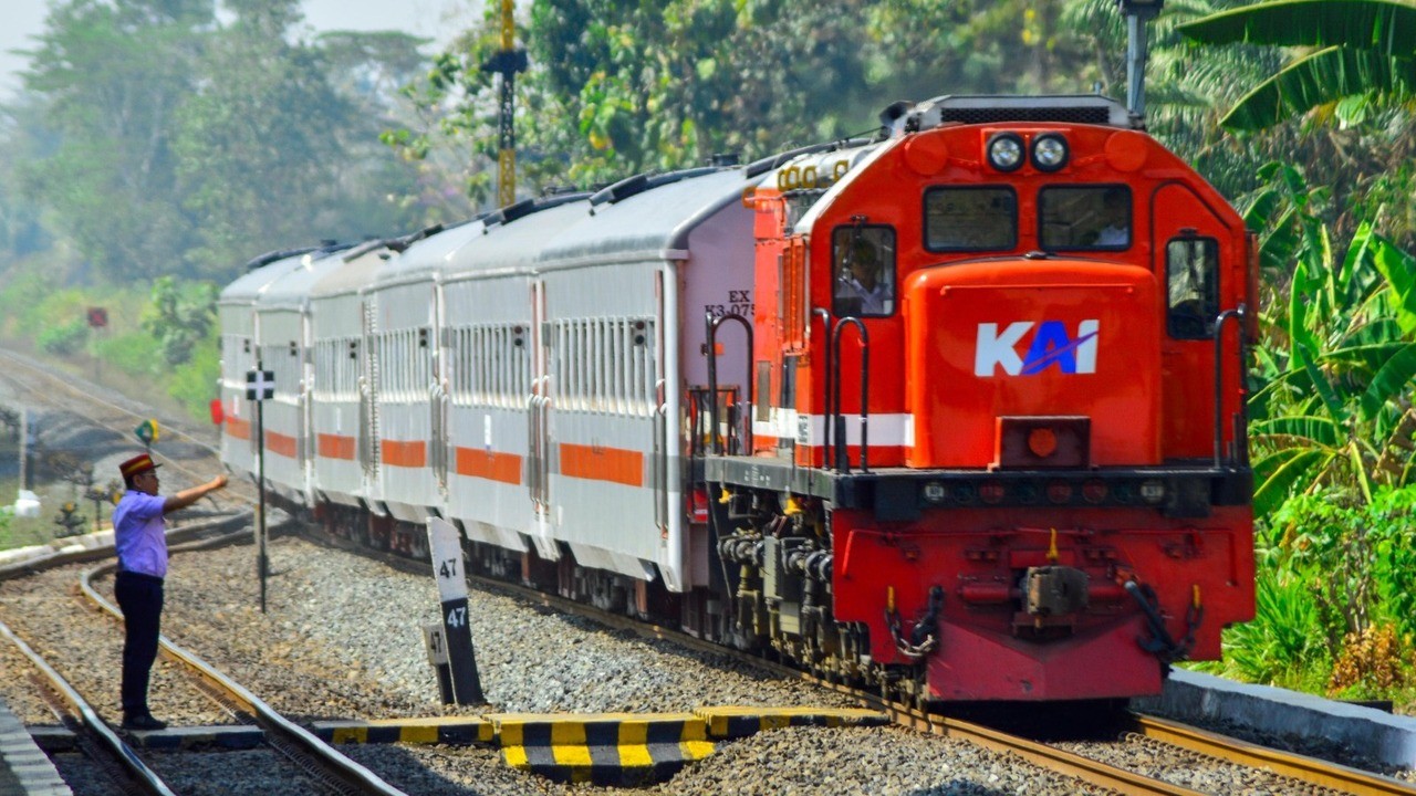 Bahaya Pelemparan Kereta, Ancaman Nyawa dan Hukum