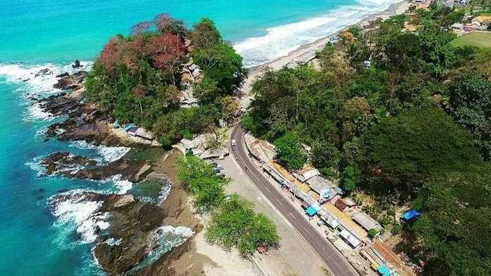 Keindahan dan Keunikan Pantai Karang Hawu: Surga Tersembunyi di Ujung Barat Jawa