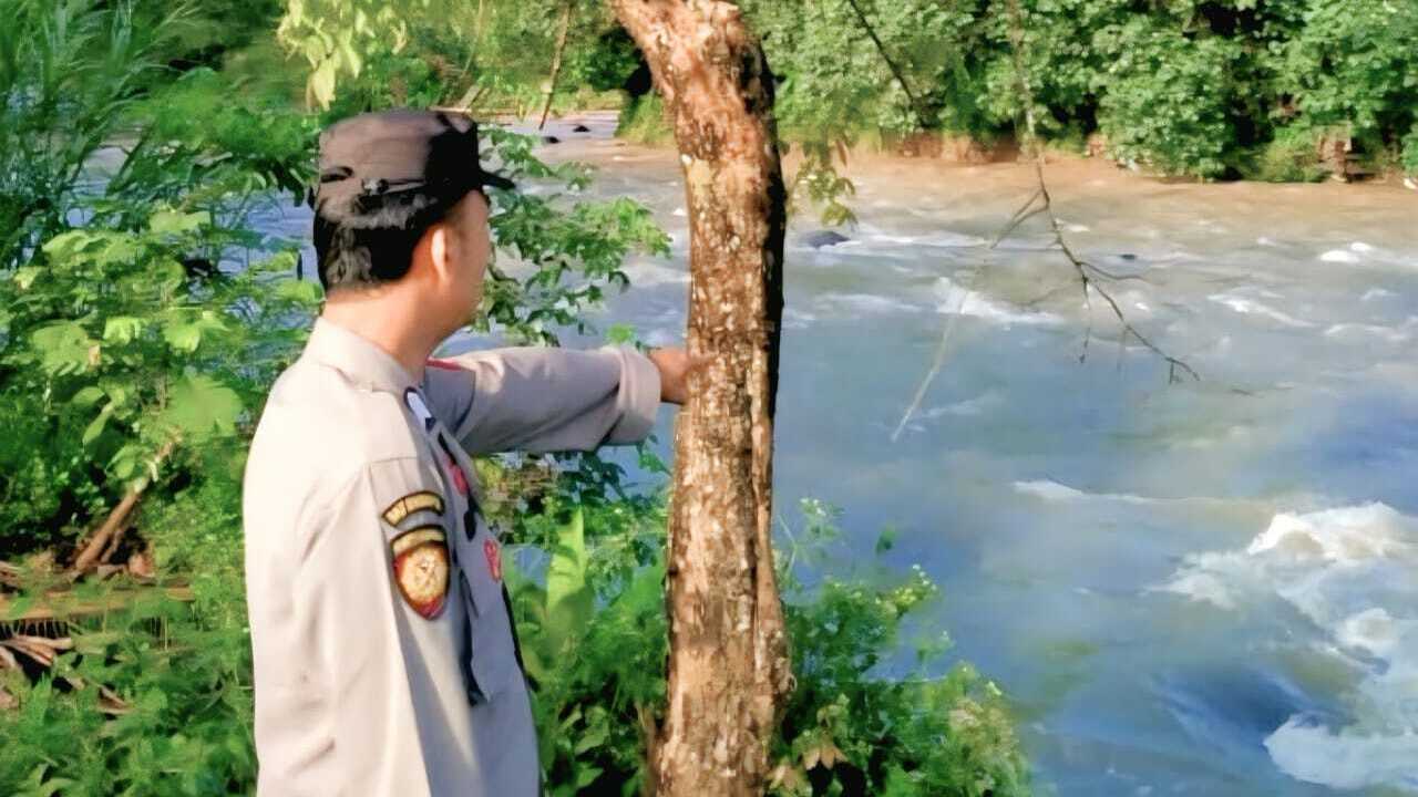 Polres OKU Intensifkan Pemantauan Debit Air Sungai di Daerah Rawan Bencana