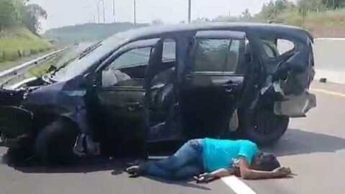 Diseruduk dari Belakang, Pengendara Sigra Terkapar di Tol Indralaya Prabumulih