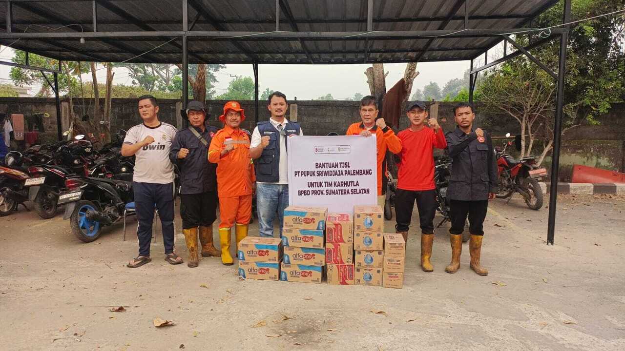 Pusri Turun Langsung Hadapi Karhutla Sumsel, Kirim Dukungan Logistik untuk Tim Pemadam