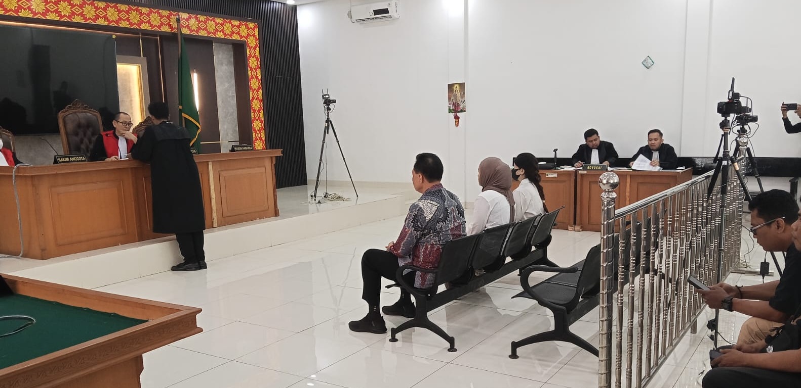 Dugaan Suap WTP BPK, Bupati Muara Enim Nonaktif Edison Cs Diduga Serahkan Uang Lewat Kardus Air Mineral