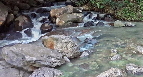 WIsata Sungai Hangat Malanage Surga Tersembunyi di NTT dengan Pesona Keindahan Alam yang Menyegarkan