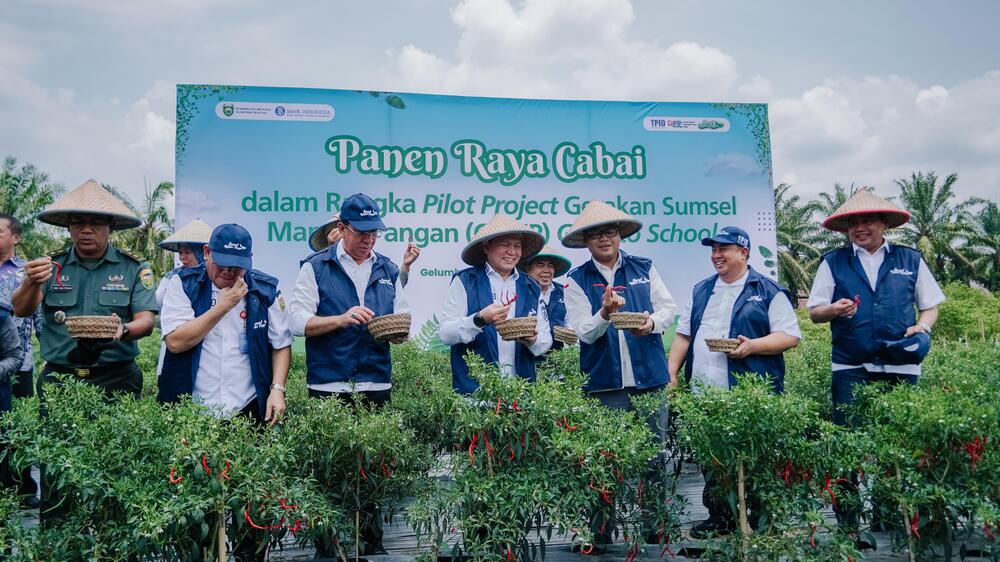 Beri Pesan untuk Wujudkan Ketahanan Pangan Sejak Dini, BI dan Pemprov Sumsel Lakukan Panen Cabai 