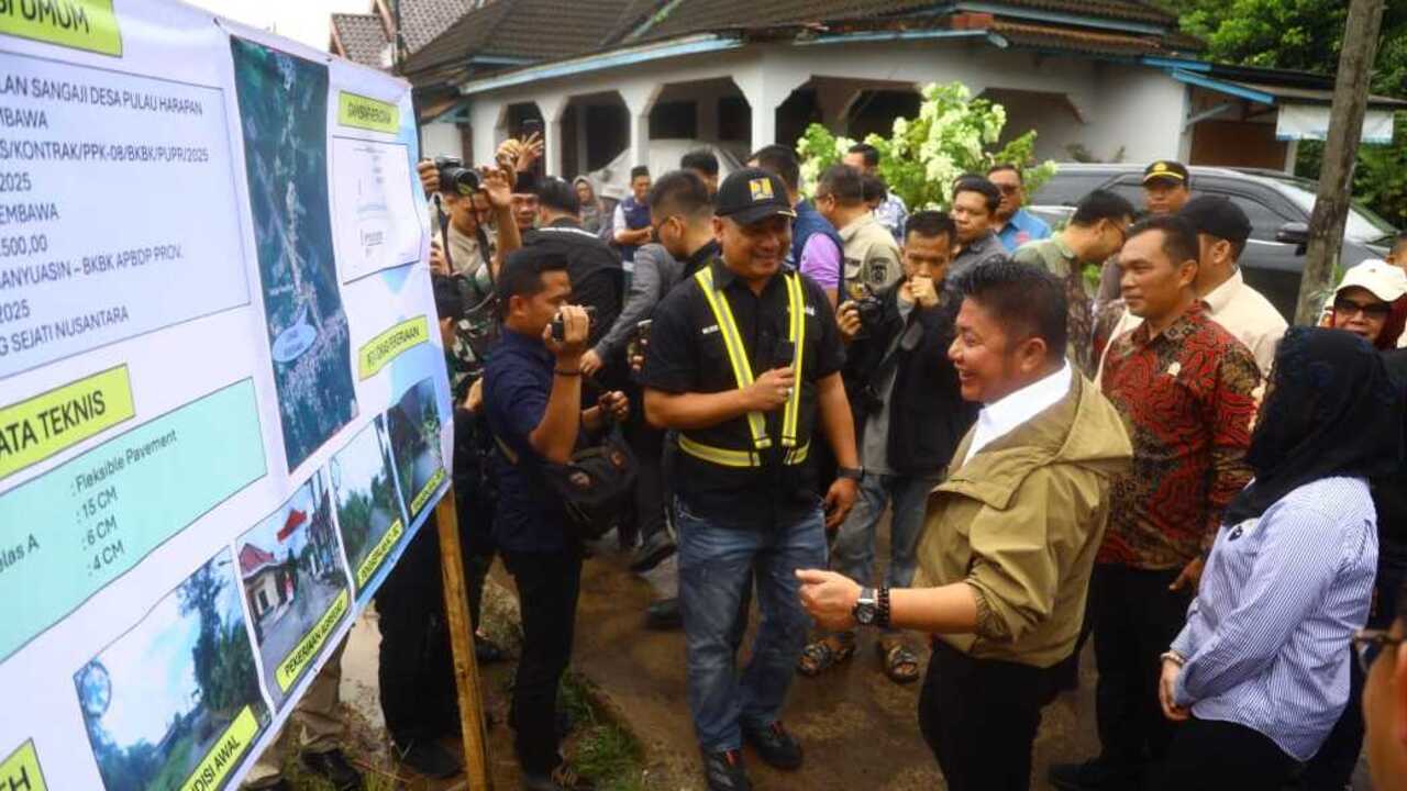 Gubernur Herman Deru Resmikan Jalan Sangaji Desa Pulau Harapan Senilai Rp3,9 Miliar