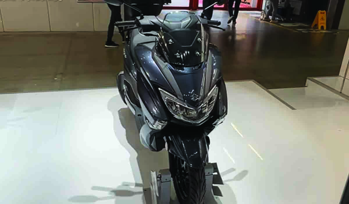 Fitur Canggih Apa Saja yang Bikin Suzuki Burgman 125 Jadi Rival Berat Yamaha Lexi?  