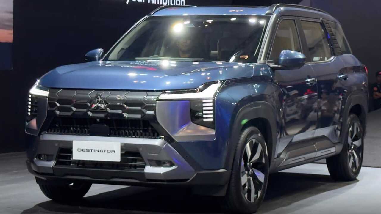 SUV Keluarga Premium Mitsubishi Destinator Diluncurkan di Palembang, Cek Varian dan Promo Spesialnya!