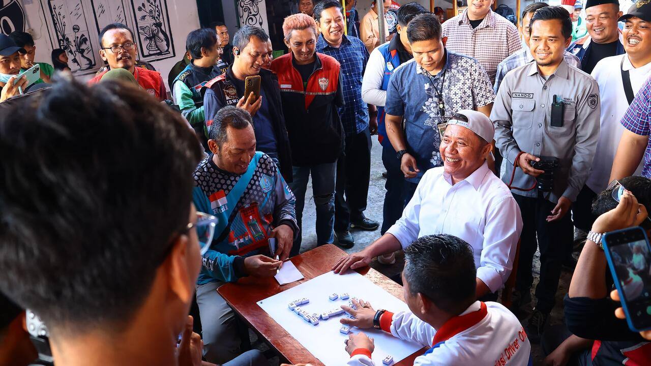 HUT ke-80 RI, Gubernur Herman Deru Meriahkan Lomba Gaple Bersama Driver Ojol di Palembang