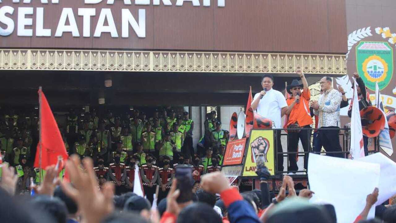 Sekda Sumsel Edward Candra Dialog dan Serap Aspirasi Buruh Sumsel pada Peringatan MayDay 2025