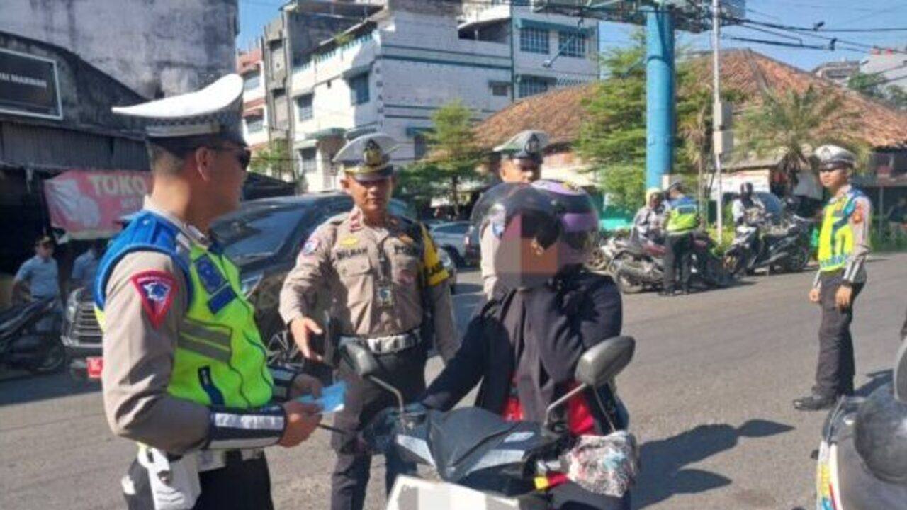 Tilang Ratusan Kendaraan Yang Melanggar Lalulintas