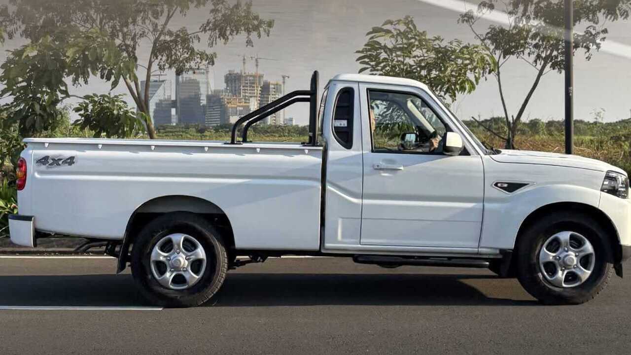 Perbandingan Harga & Spesifikasi: Mahindra Scorpio Pik Up vs Toyota Hilux vs Mitsubishi Triton