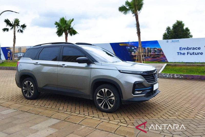 Almaz Hybrid, SUV Serba Lengkap dari Wuling Motors 