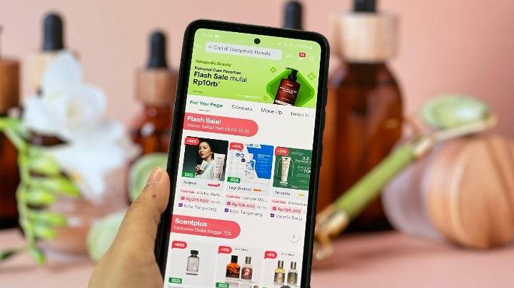 Simak pula tren kenaikan transaksi produk kategori Kecantikan dan Perawatan Tubuh di Tokopedia dan TikTok Shop
