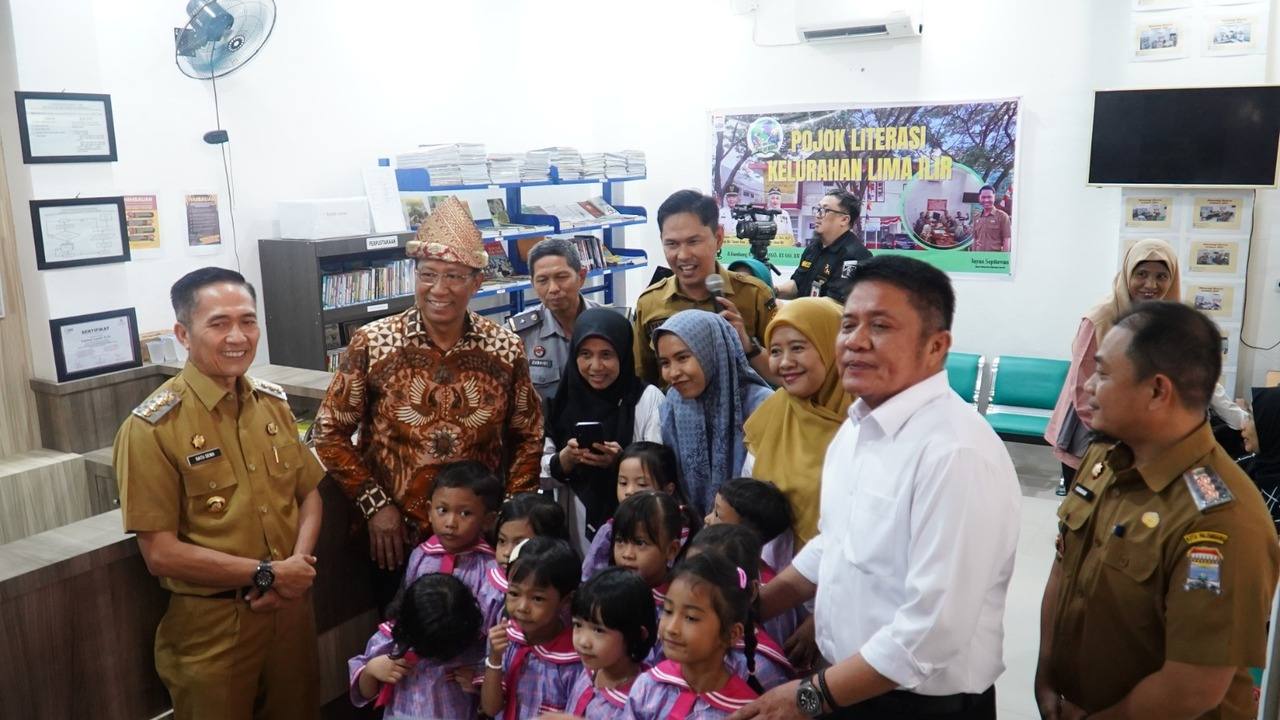 Menteri Hukum Tinjau Posbankum Kelurahan Lima Ilir, Apresiasi Peran Paralegal dalam Pelayanan Hukum