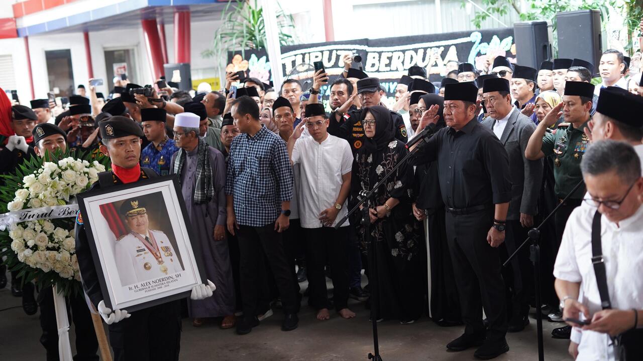 Gubernur Herman Deru Pimpin Upacara Pelepasan Jenazah Alex Noerdin Secara Kedinasan