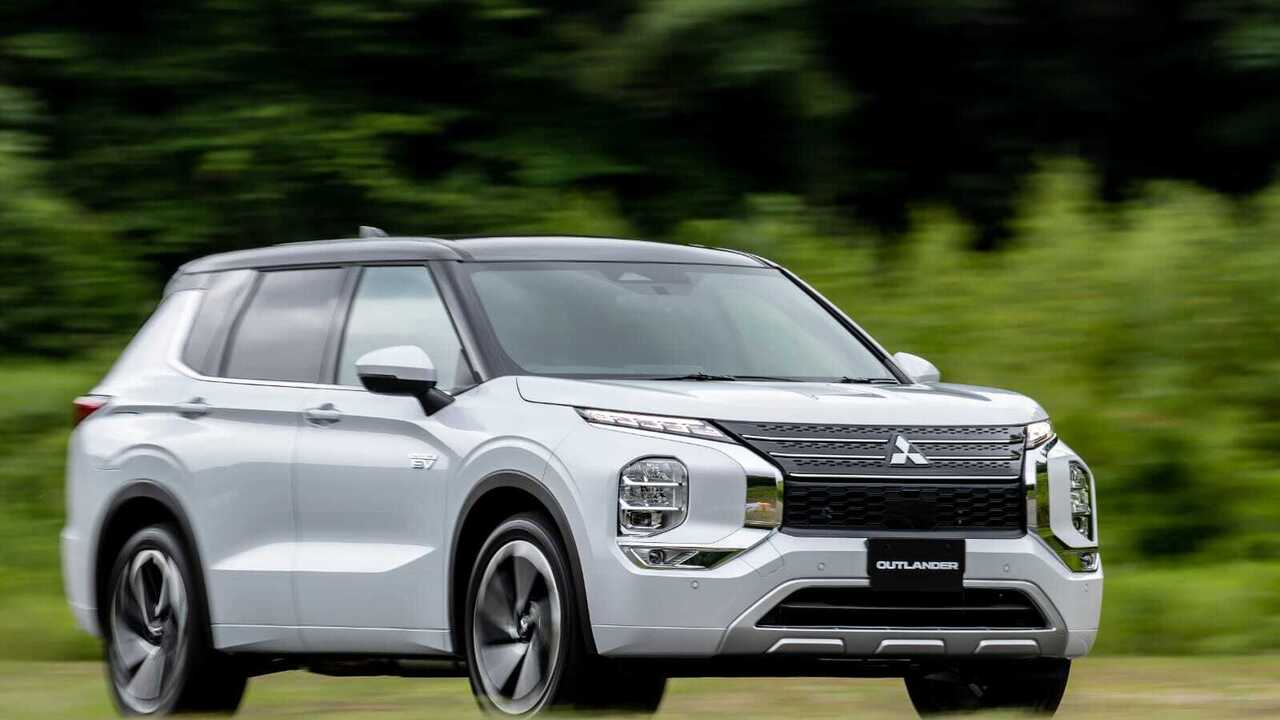Mitsubishi Outlander PHEV 2026 Berubah Drastis! Baterai Lebih Besar, Interior Makin Mewah