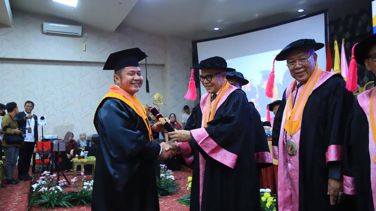 Gubernur Herman Deru Raih Gelar Doktor, Bawa Terobosan Model Pembangunan Inklusif
